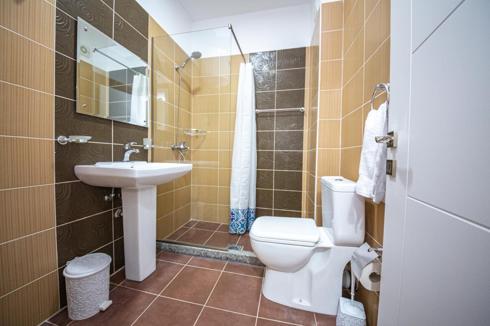 Ponari S Hotel Kryemedhej Room photo